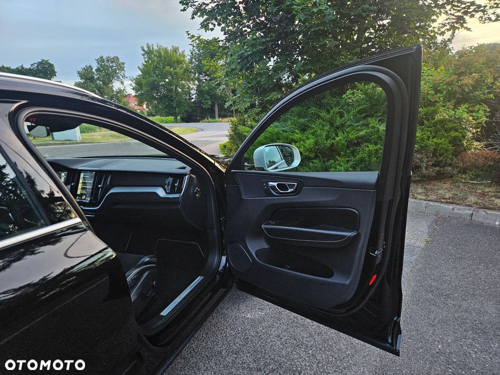 Volvo XC 60 D4 AWD Geartronic RDesign - 34
