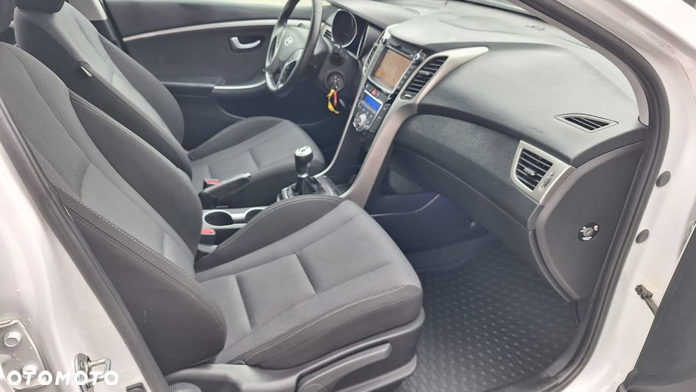 Hyundai i30 blue 1.6 CRDi Passion - 16