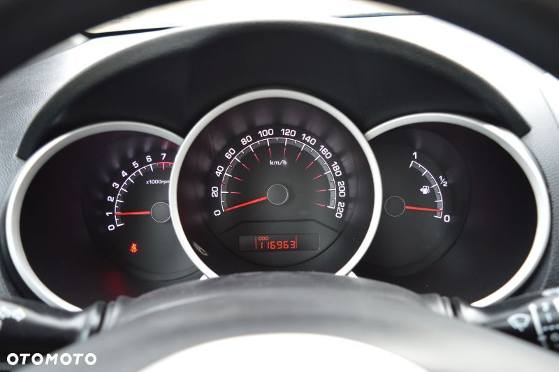 Kia Venga 1.4 CVVT Titanium Collection - 25