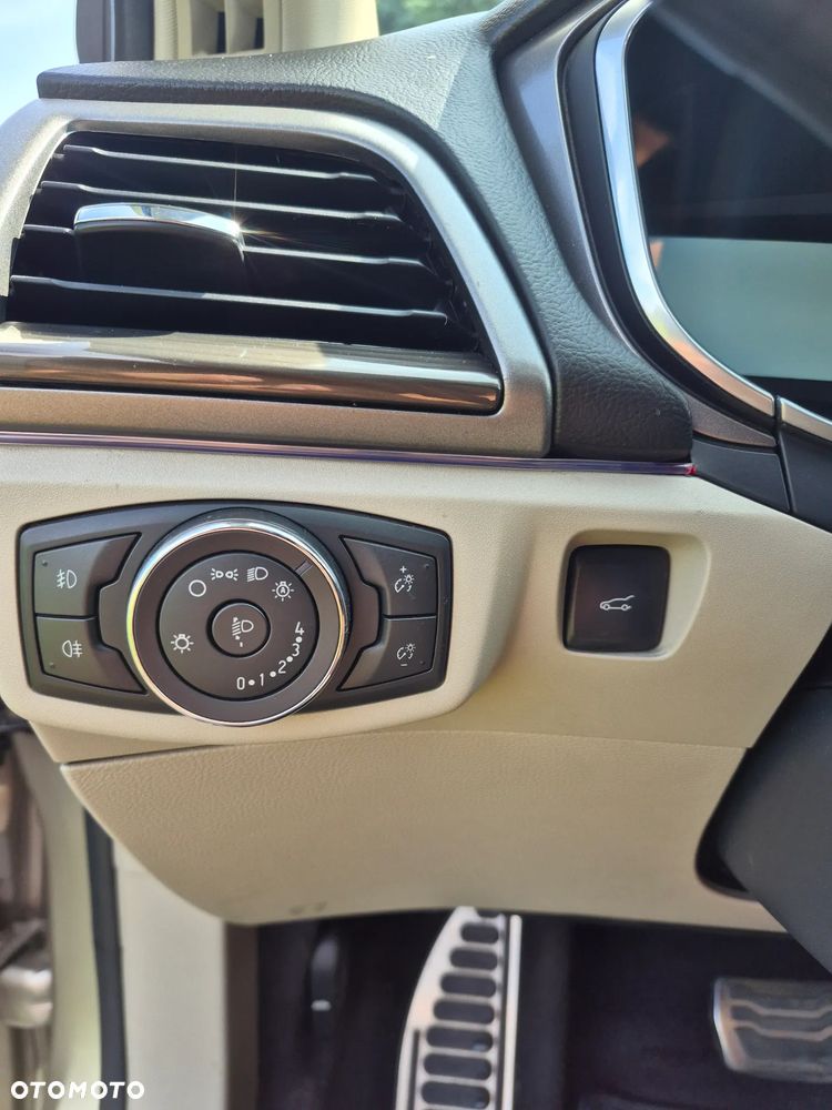 Ford Fusion - 29