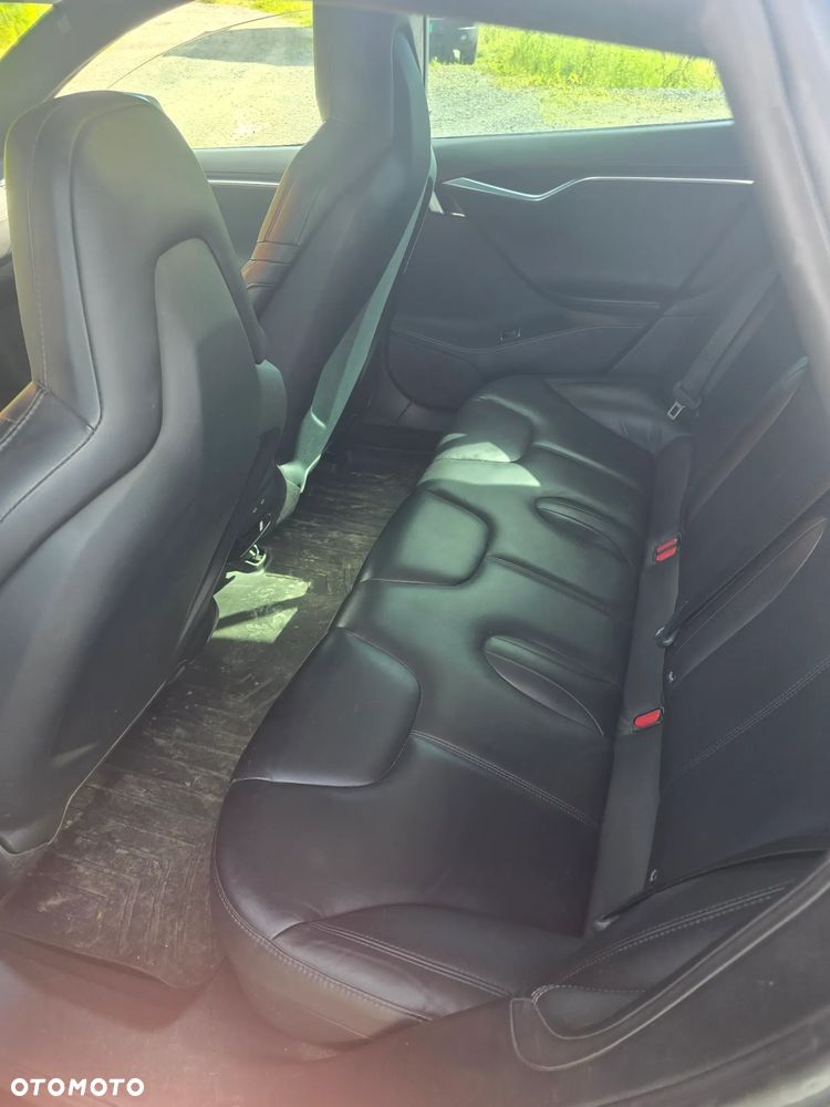 Tesla Model S - 6
