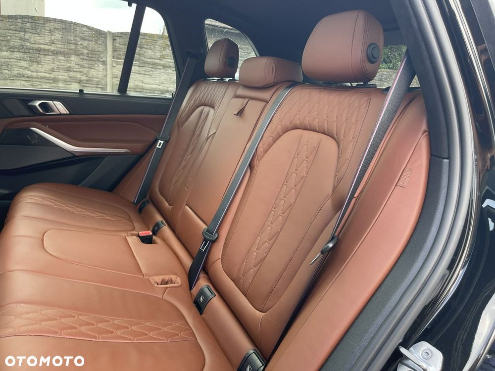 BMW X5 M M50i - 18