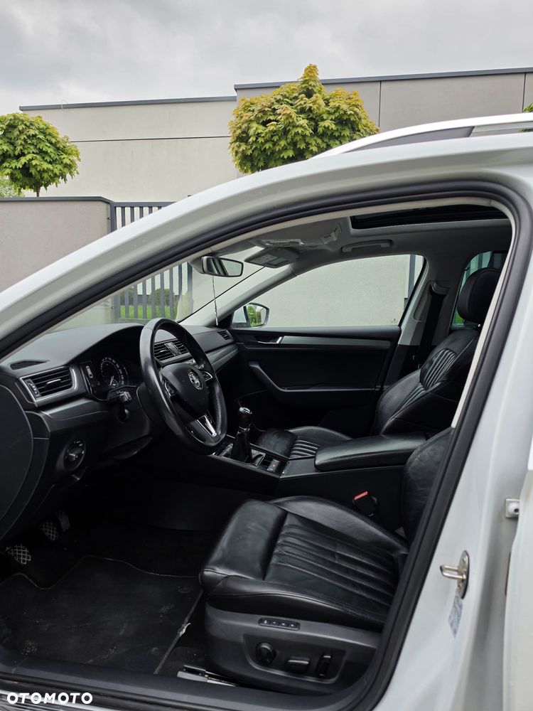 Skoda Superb 2.0 TDI Sportline - 27