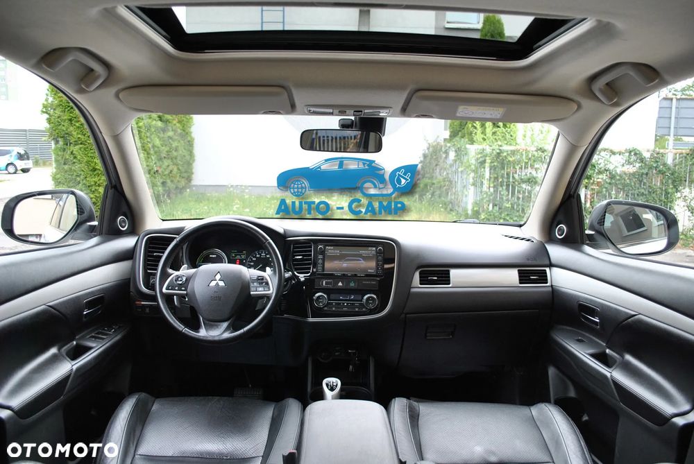 Mitsubishi Outlander Instyle NAVI + - 12
