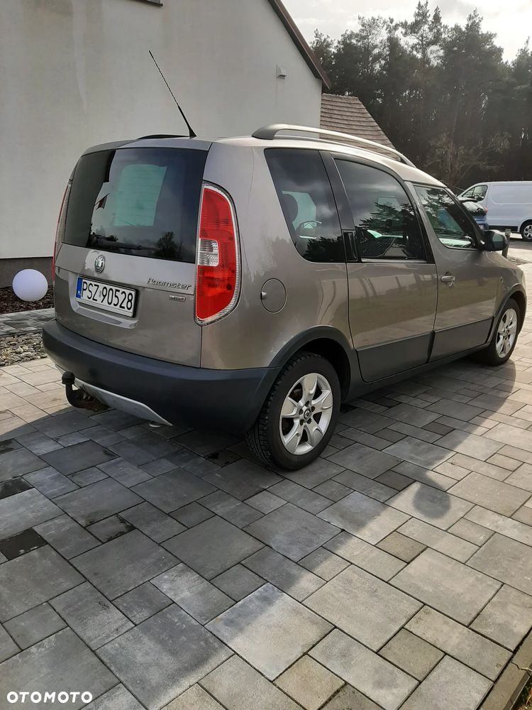 Skoda Roomster 1.6 TDI DPF Scout - 1