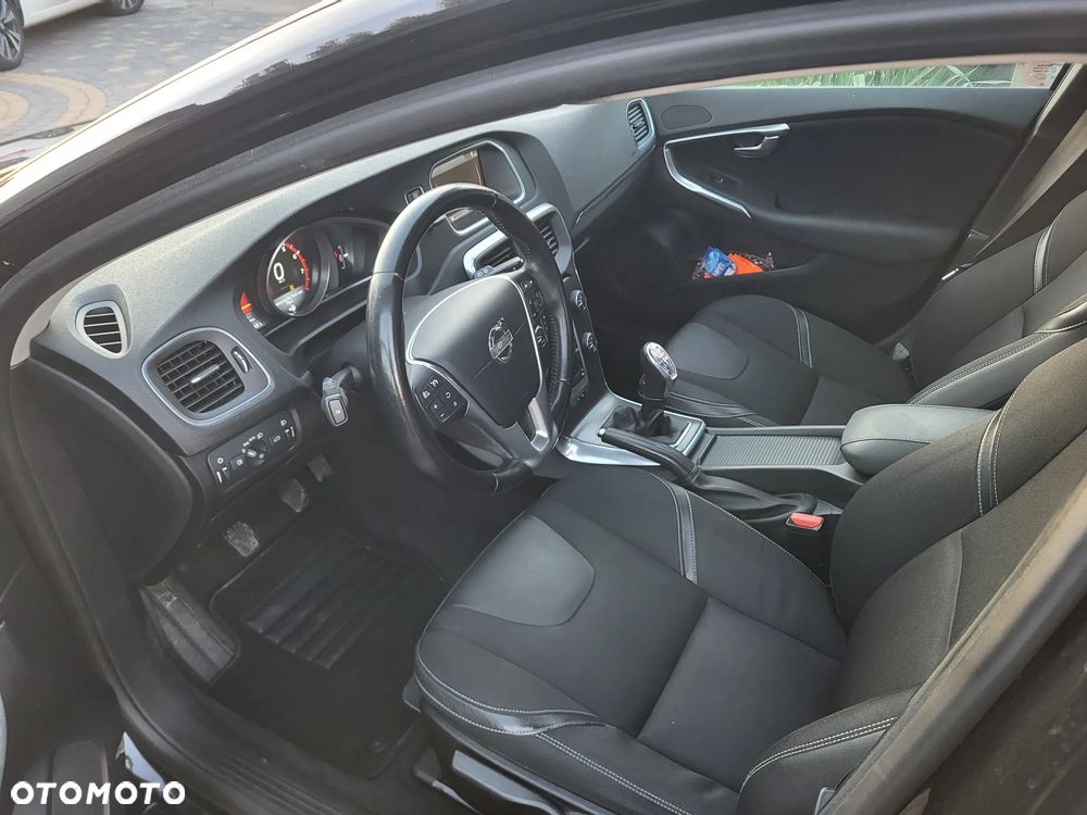 Volvo V40 T3 Momentum - 24