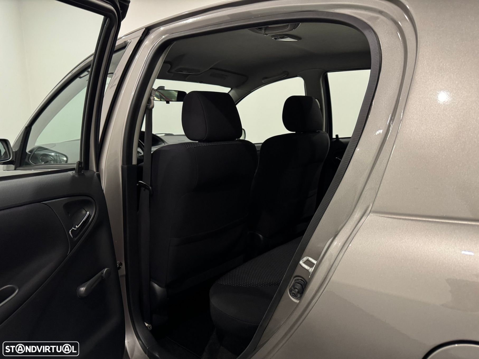 Toyota Yaris 1.5 T Sport AC - 32