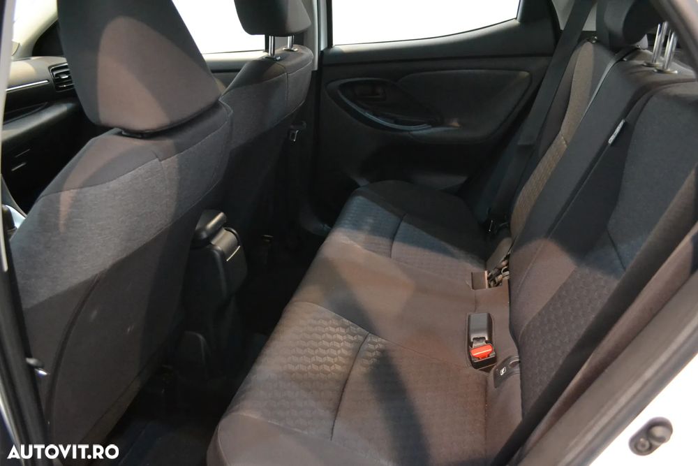 Toyota Yaris 1.5 VVT-i HSD Dynamic Plus Bi-tone - 14