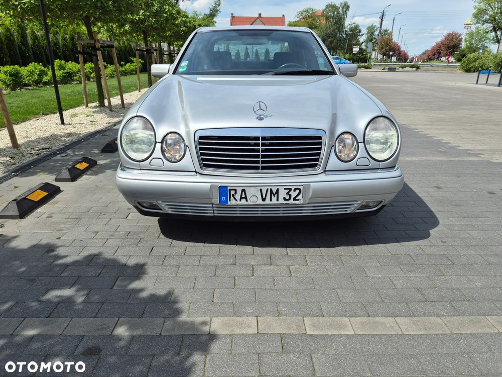 Mercedes-Benz Klasa E - 9