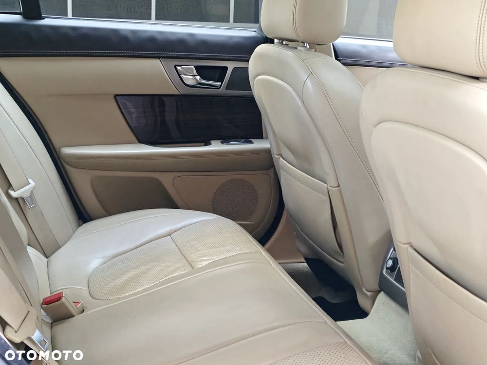 Jaguar XF 3.0 V6 D S Portfolio - 27