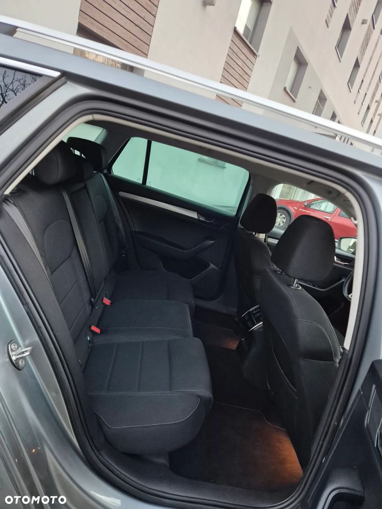 Skoda Superb 2.0 TDI DSG Ambition - 14