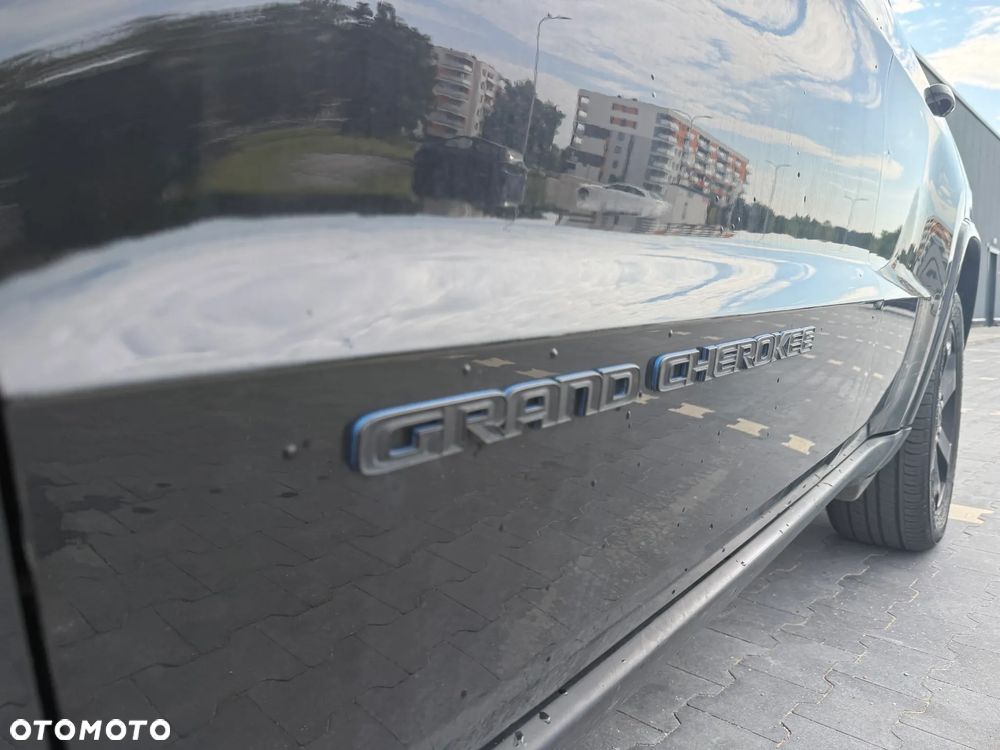 Jeep Grand Cherokee - 11