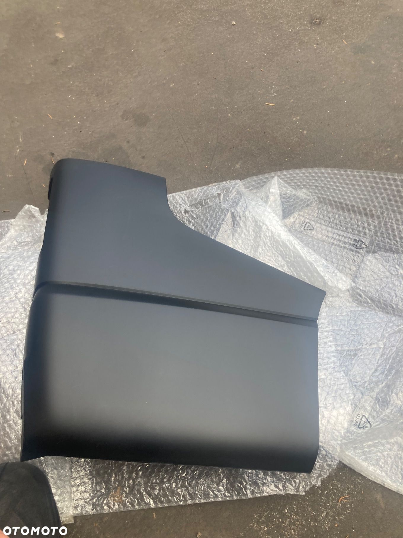Renault Trafic III 3 lift IV 4 Nowy oryginalny NAROŻNIK PRAWY TYLNY TYLNI TYŁ NAKŁADKA ZDERZAKA TYLNEGO NA ZDERZAK TYLNY BOK - 1
