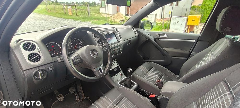 Volkswagen Tiguan 2.0 TDI DPF BlueMotion Technology Lounge Sport & Style - 14