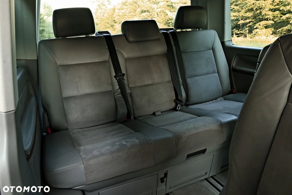 Volkswagen Multivan - 32
