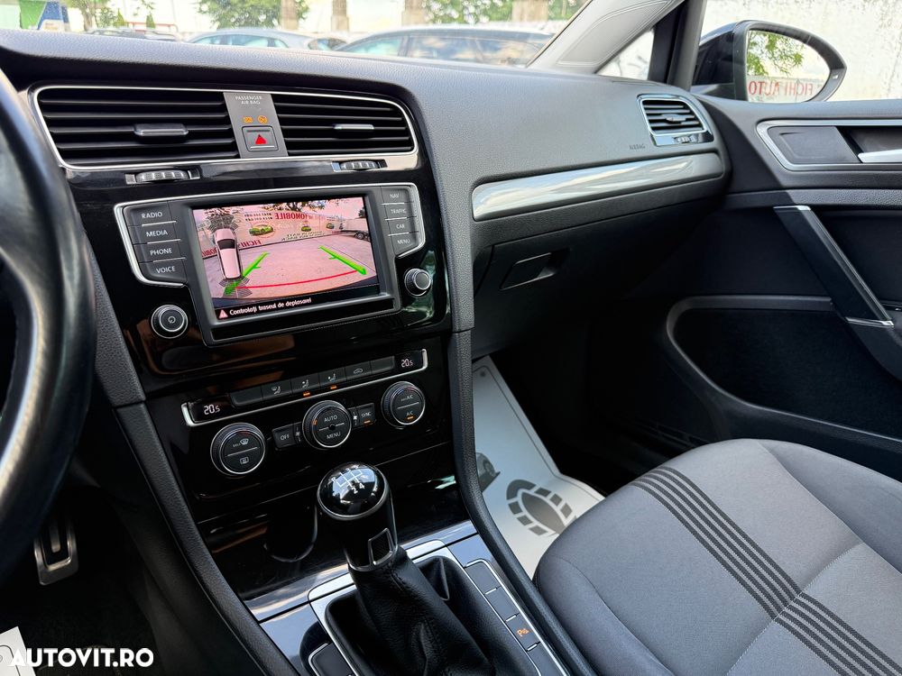 Volkswagen Golf 1.6 TDI Highline - 19