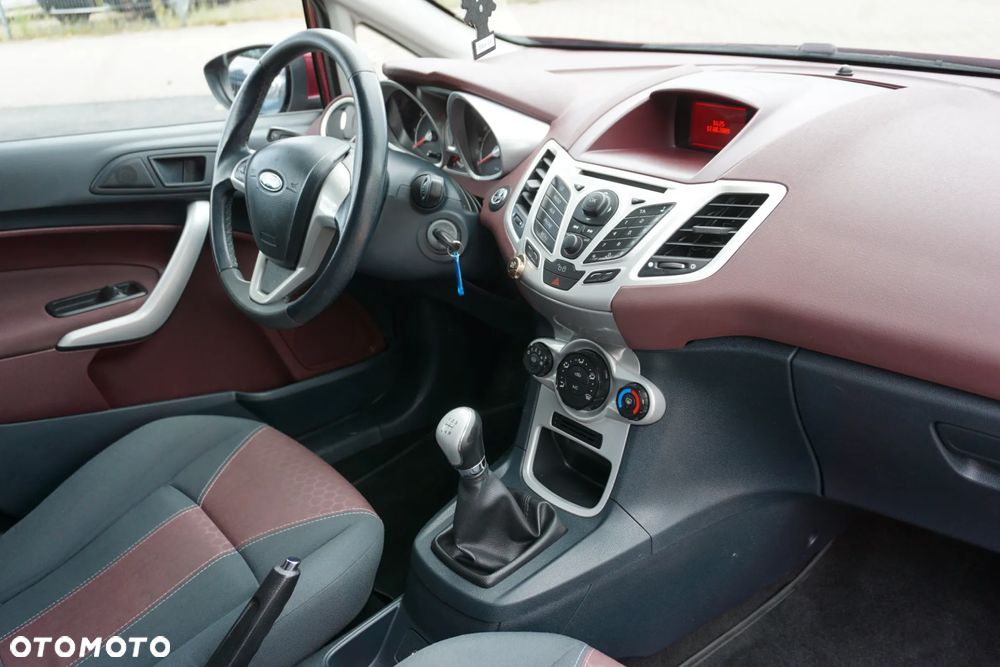 Ford Fiesta 1.25 Celebration - 17