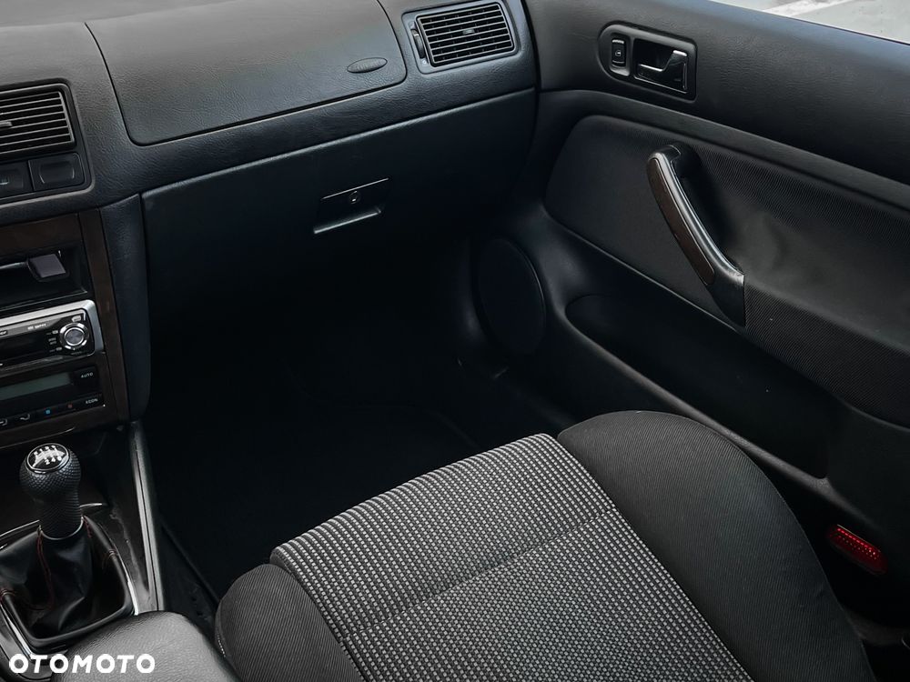 Volkswagen Golf - 24