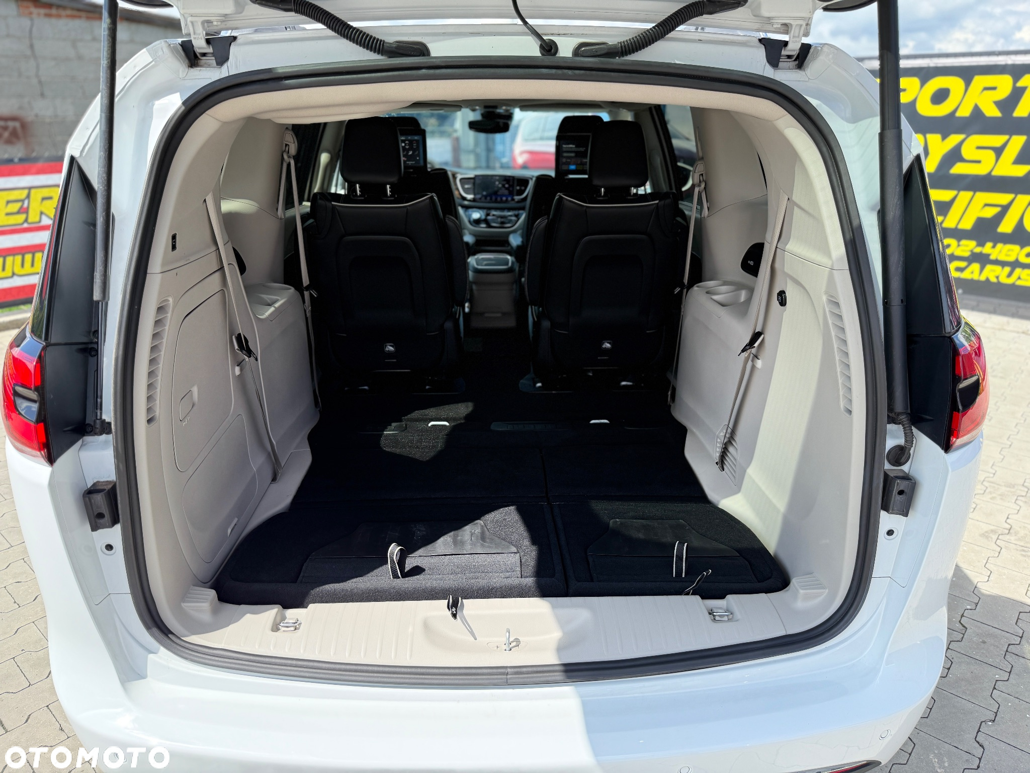 Chrysler Pacifica - 22
