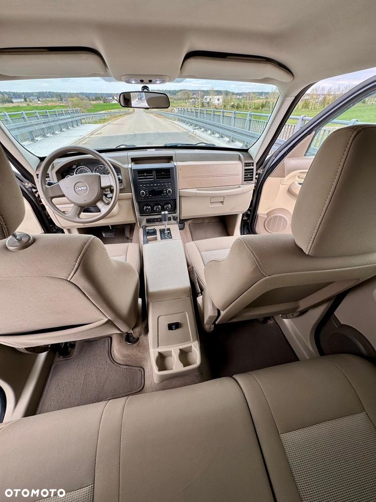 Jeep Liberty 3.7 4x4 - 8