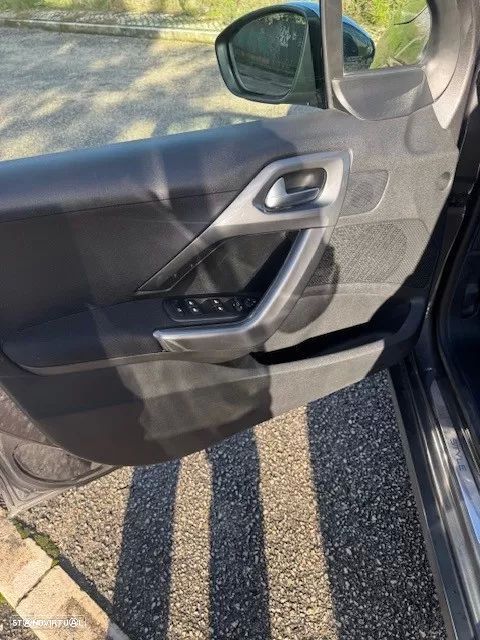 Peugeot 2008 1.5 BlueHDi Style - 23