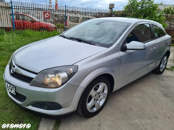 Opel Astra III GTC 1.7 CDTI Essentia