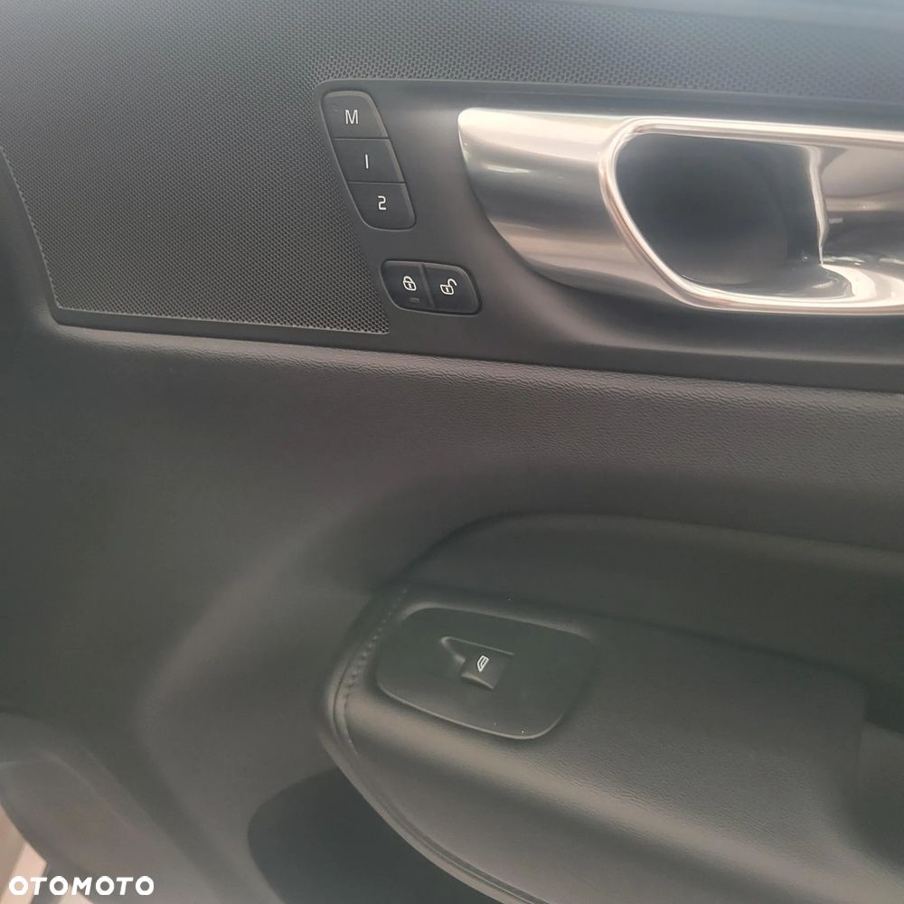 Volvo XC 60 B5 B AWD Plus Dark - 11