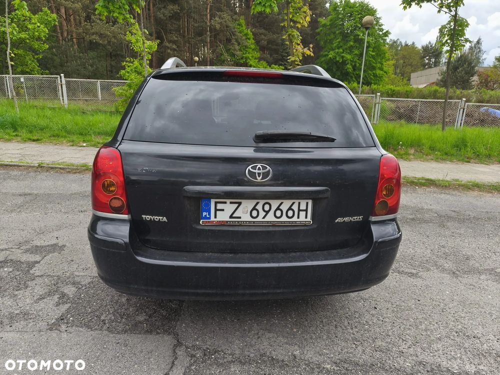 Toyota Avensis - 4
