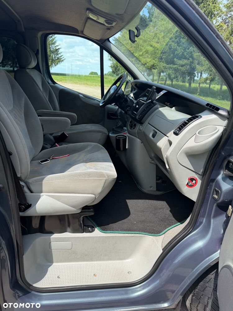 Renault Trafic Passenger - 23