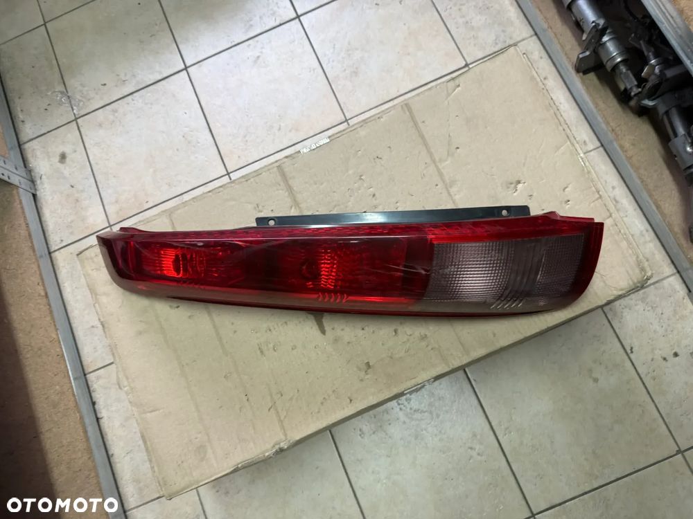 Reflektor / lampa tylna Nissan X-Trial t30 - lewa strona - oryginalna - 1