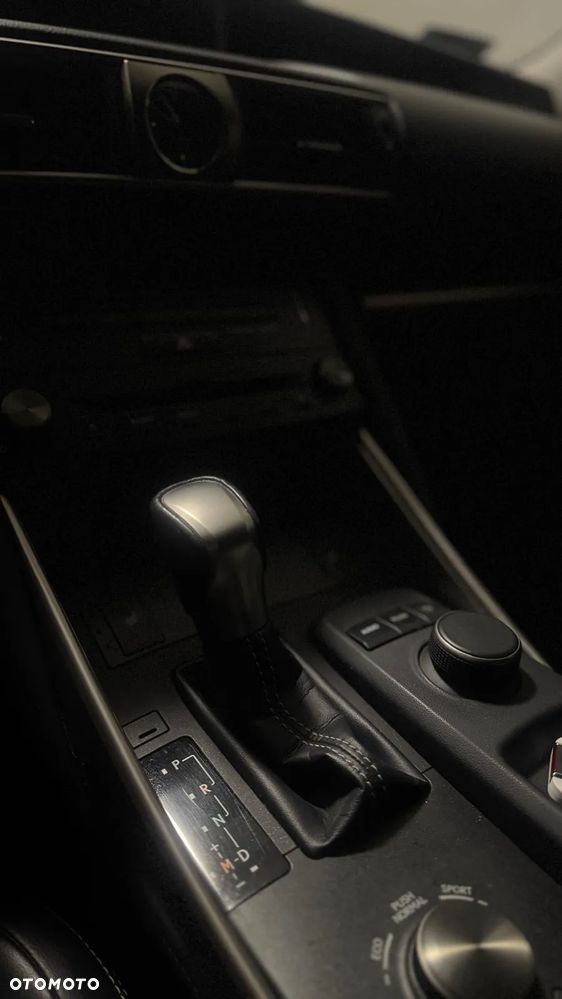 Lexus IS 200t / 300 Elegance - 12