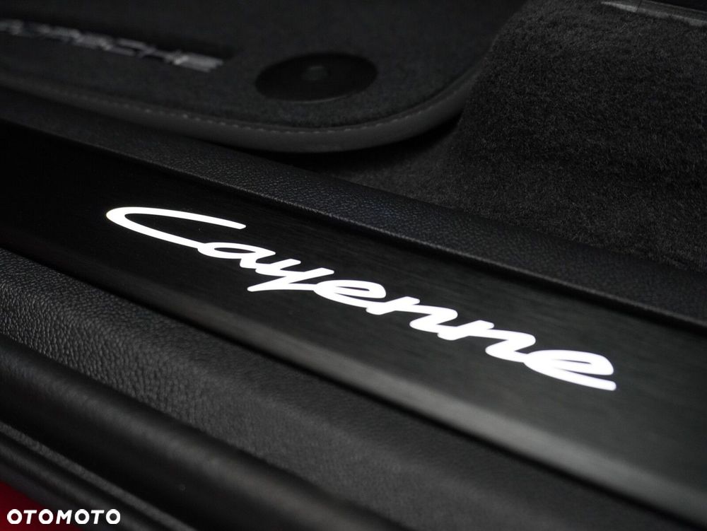 Porsche Cayenne E-Hybrid PHEV Black Edition - 24