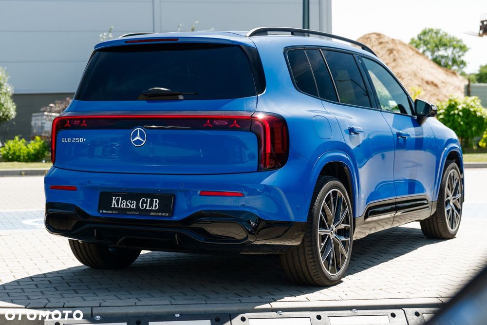 Mercedes-Benz GLB - 12