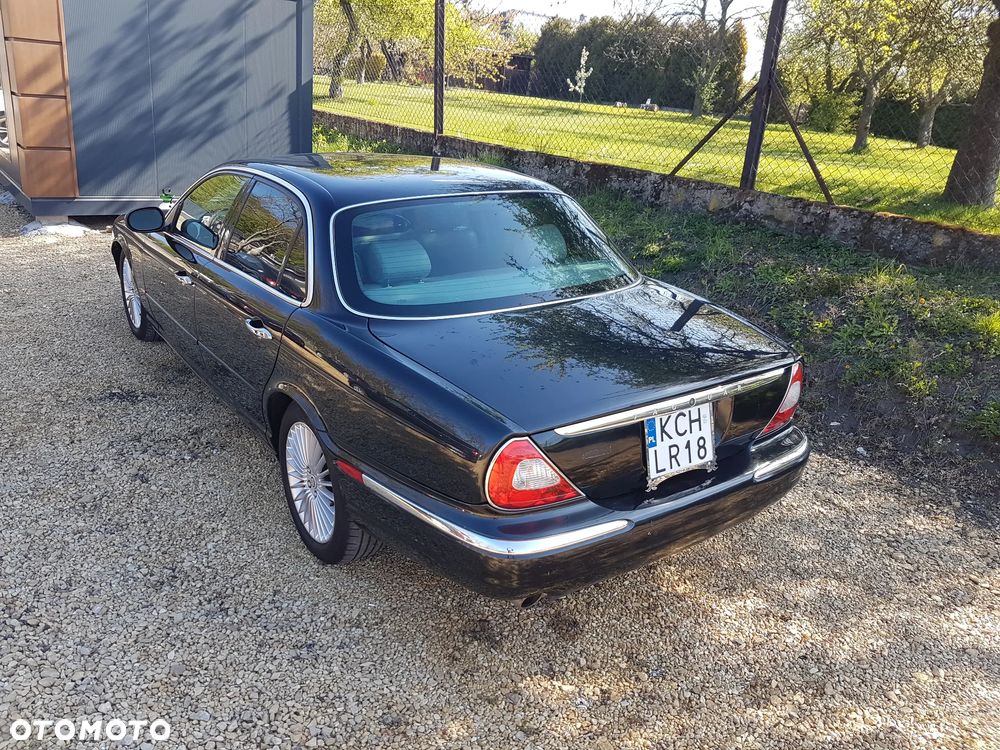 Jaguar XJ - 8