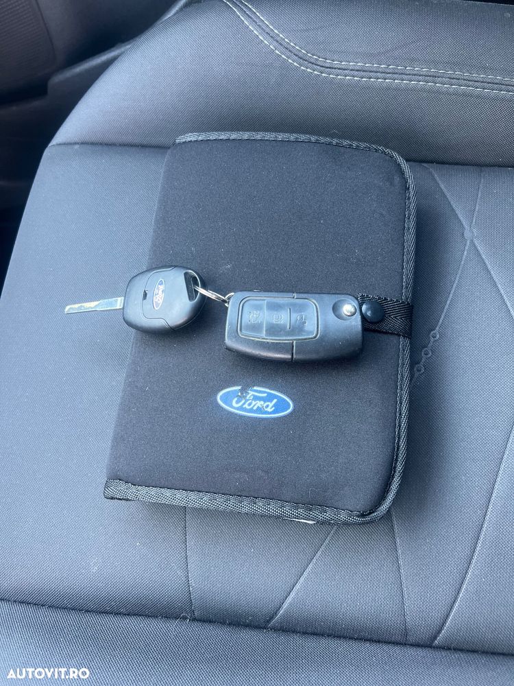 Ford Fiesta 1.6 TDCI SYNC Edition - 18