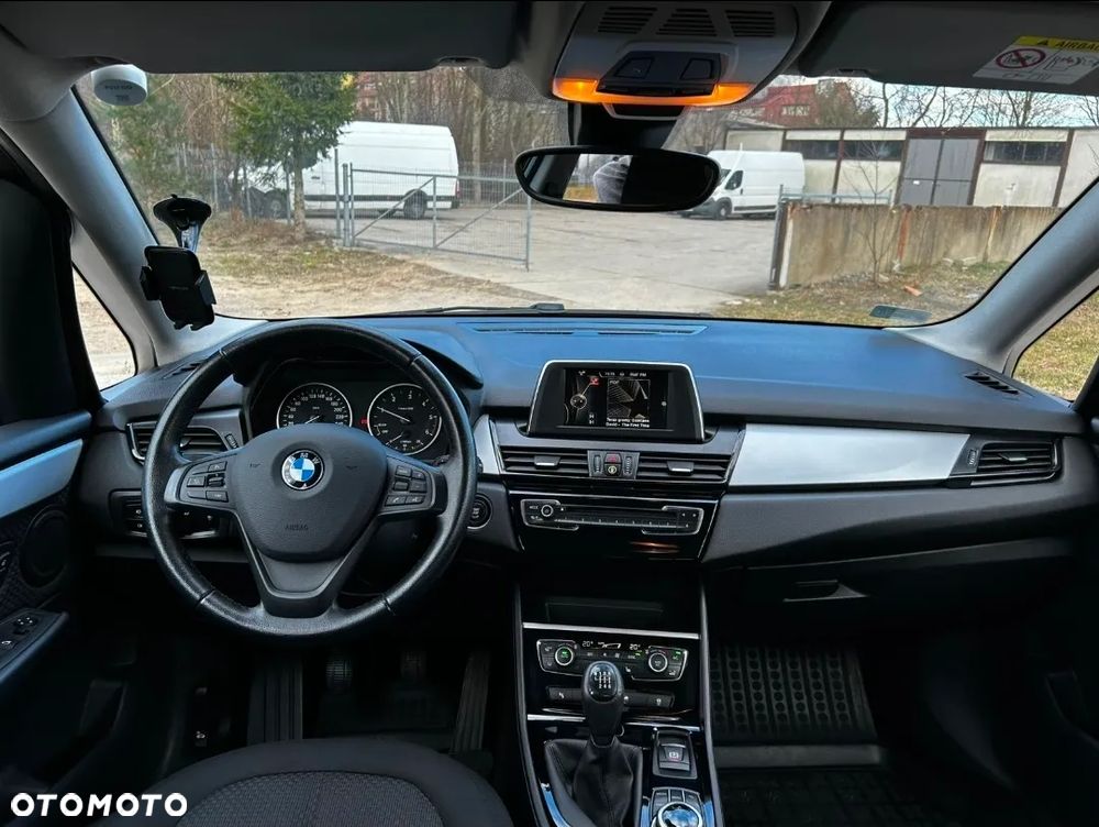BMW Seria 2 216d Sport Line - 8