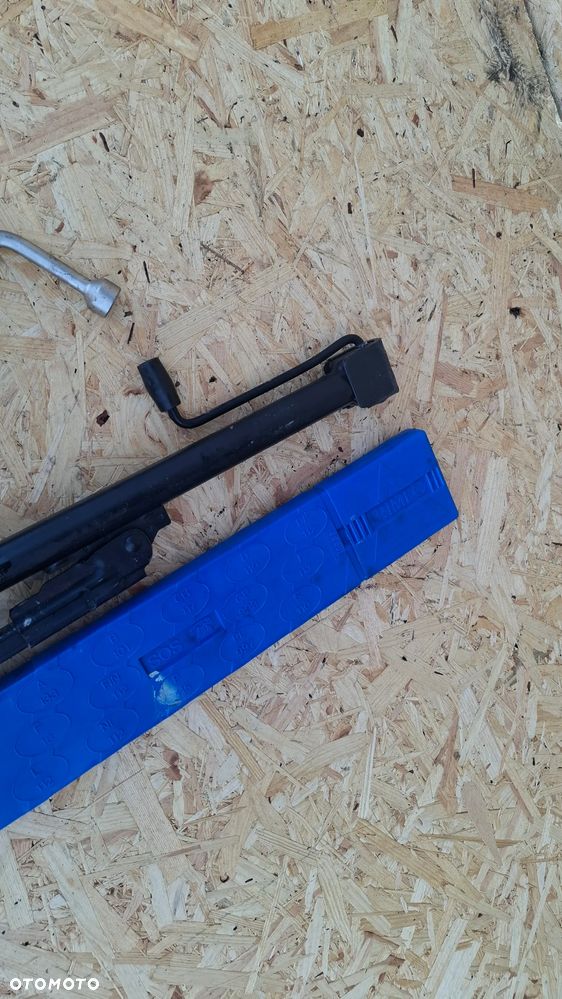 BMW E36 LEWAREK PODNOŚNIK KLUCZ TRÓJKĄT - 3