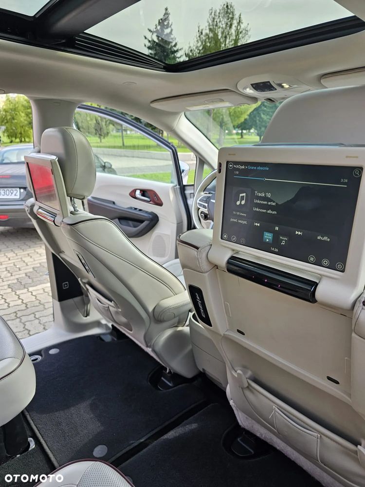 Chrysler Pacifica - 31