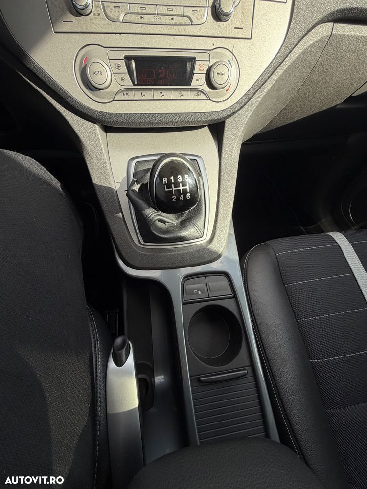 Ford Kuga 2.0 TDCi 4x4 Titanium - 14