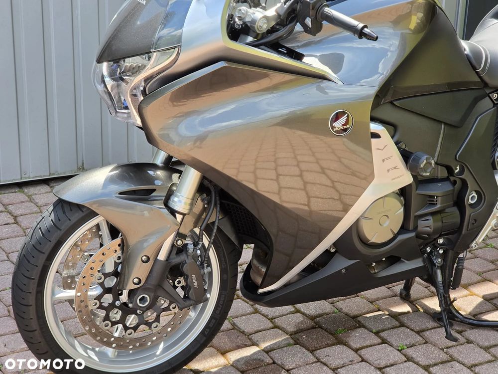Honda VFR - 11