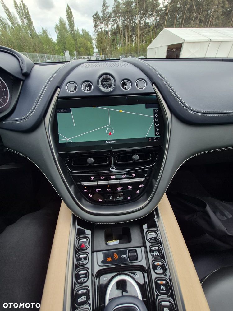 Aston Martin DBX - 7