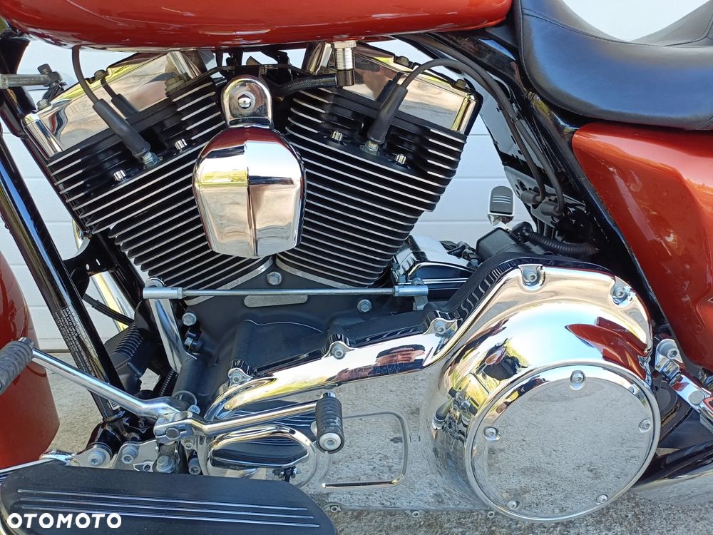 Harley-Davidson Touring Street Glide - 32