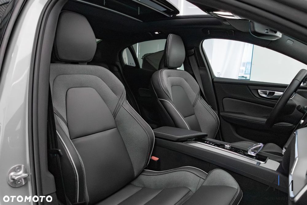 Volvo S60 B5 B AWD Ultimate Dark - 19