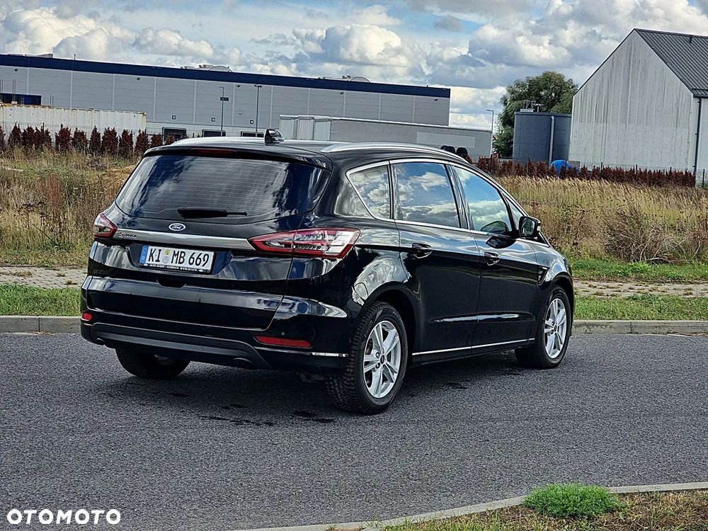Ford S-Max - 11