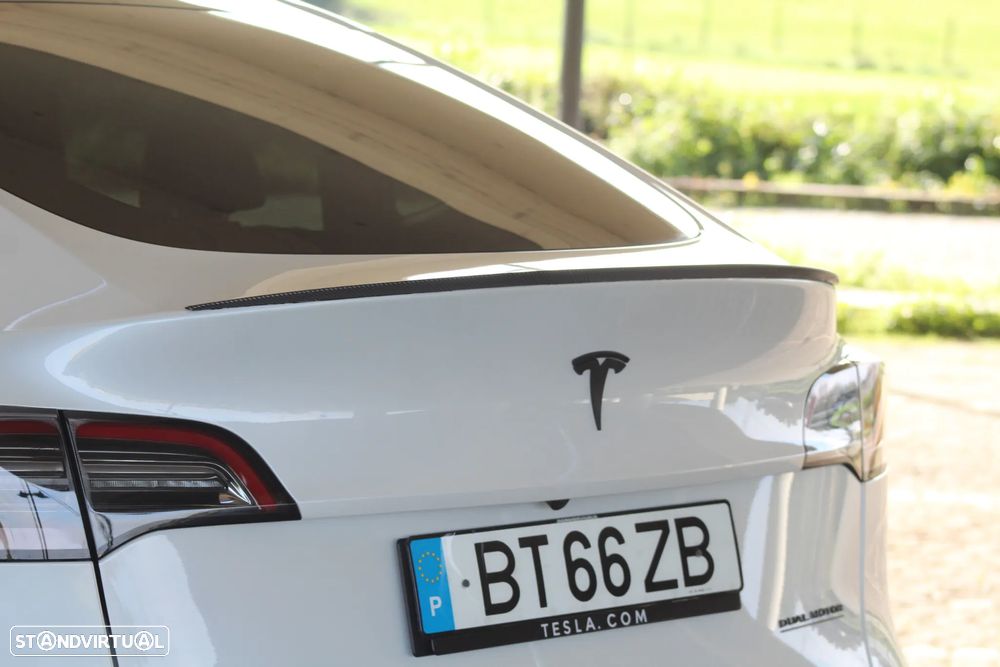 Tesla Model Y Long Range Dual Motor AWD - 16