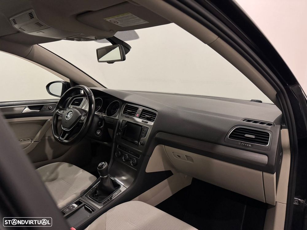 VW Golf 2.0 TDI Confortline - 25