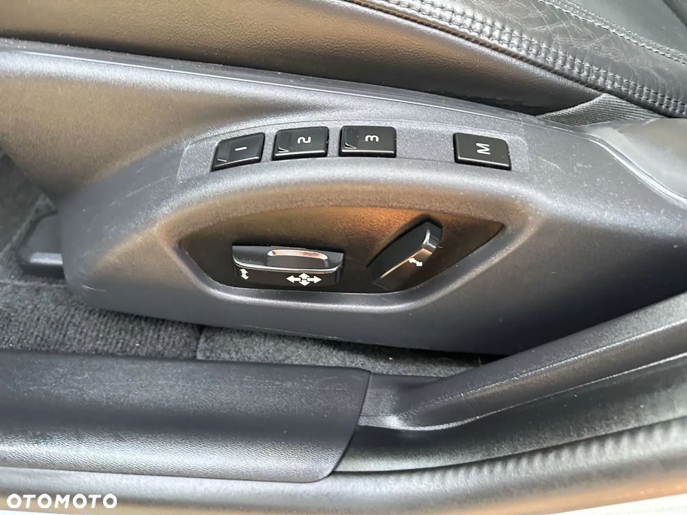Volvo V60 D6 AWD Plug-in Hybrid Summum - 8