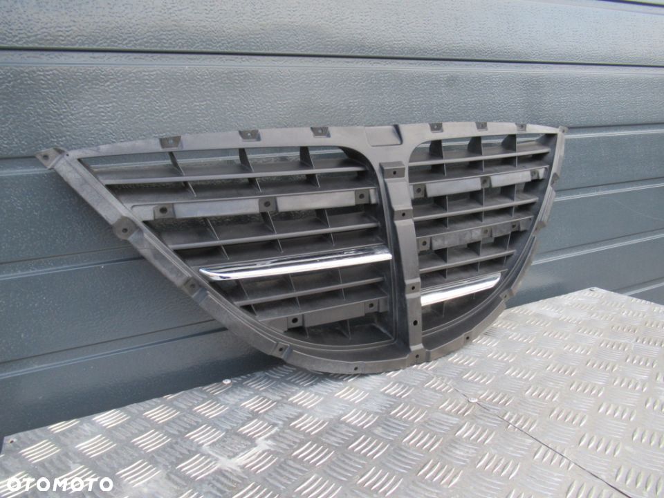 GRILL GRIL ATRAPA SSANGYONG RODIUS I 2004-2008 - 2