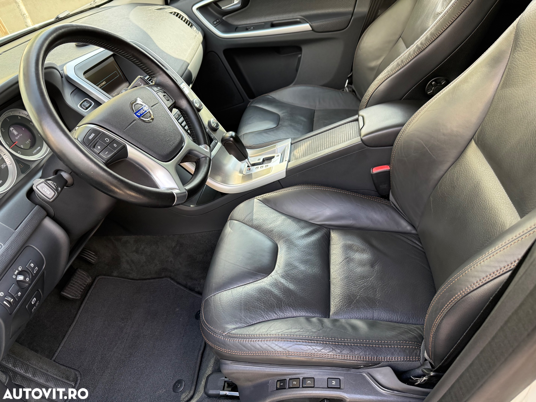 Volvo XC 60 D5 AWD Momentum - 6