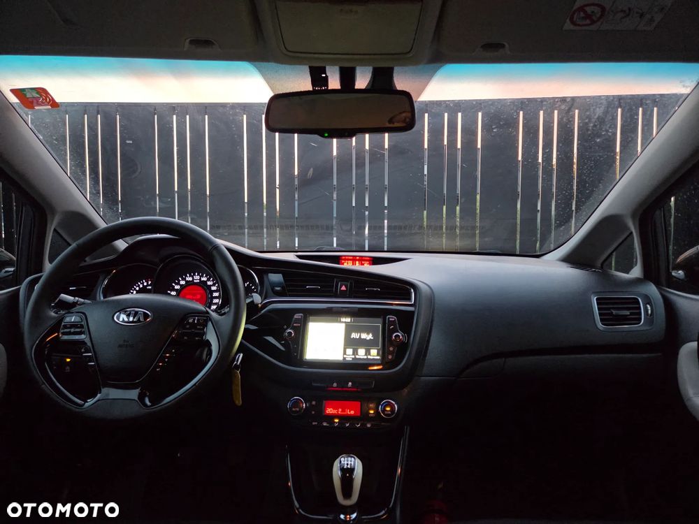Kia Ceed - 16